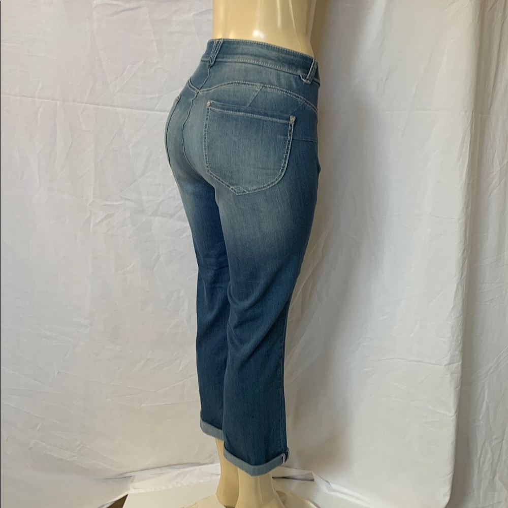 DEMOCRACY Jeans Women’s Tummy Control Size 18 Ankle Crop Medium Blue Wash NWOT - Picture 2 of 8